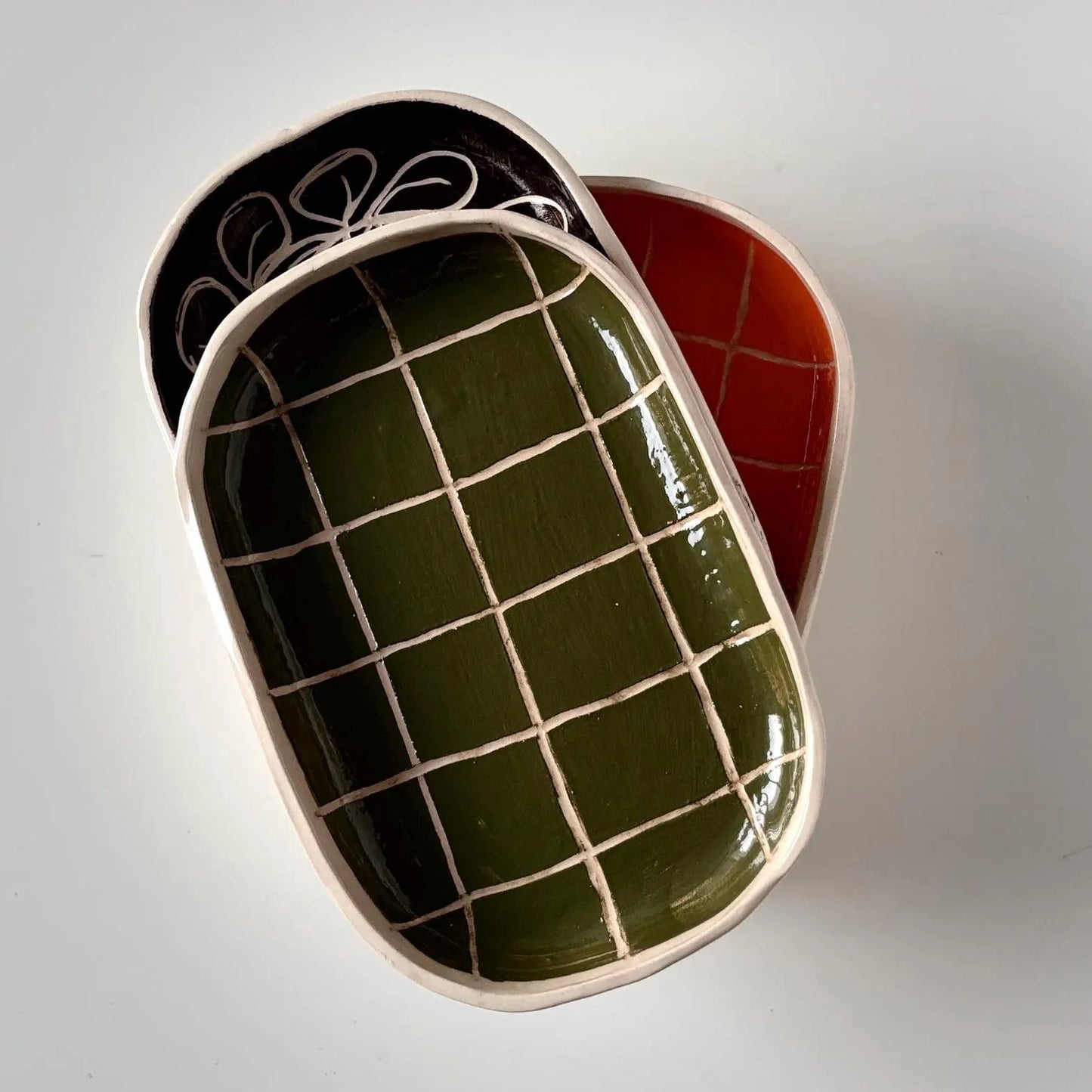 Plato de cerámica rayado - Para postre, tartas o bollería